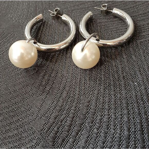 NWOT Zara Silvertone and Faux Pearl Hoop Earrings - Picture 6 of 10